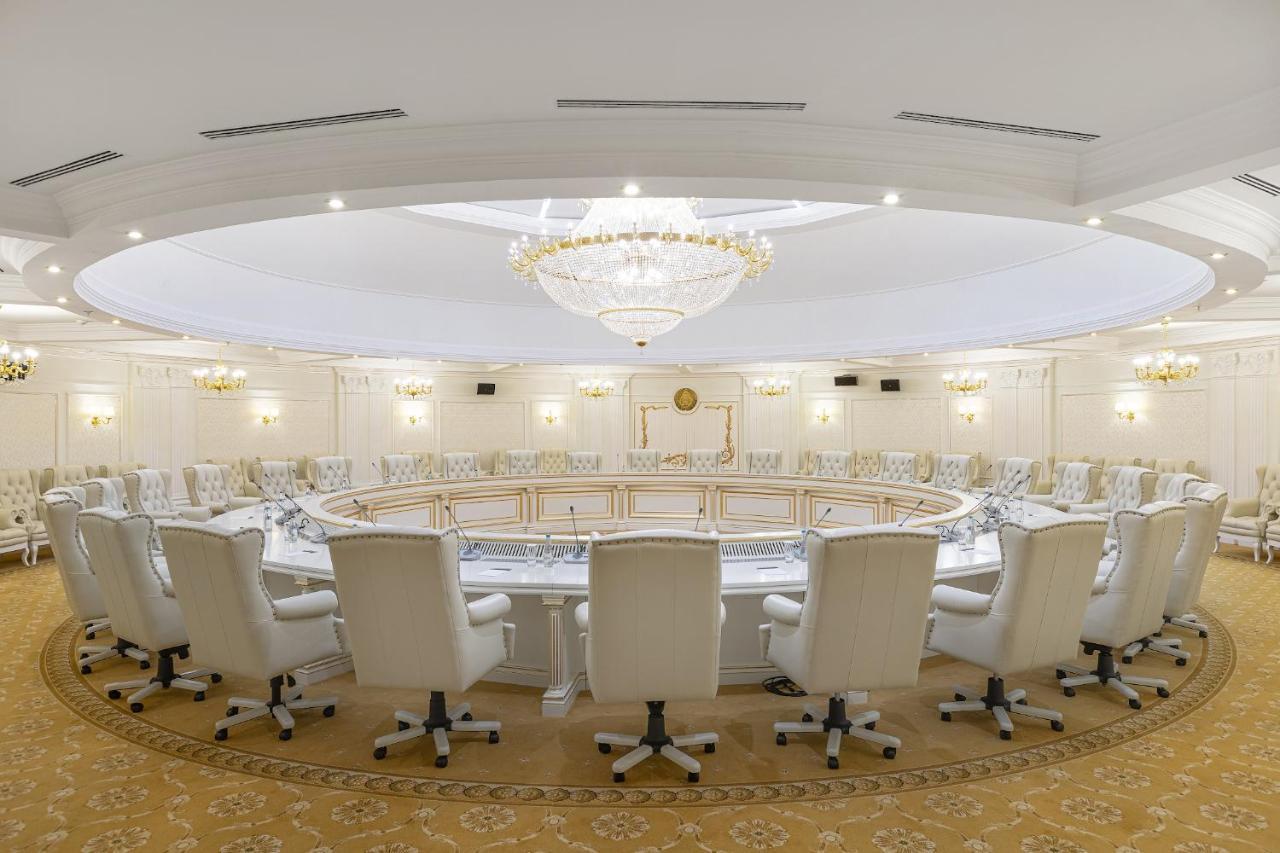 President Hotel Minsk Exterior photo The meeting room of the State Council