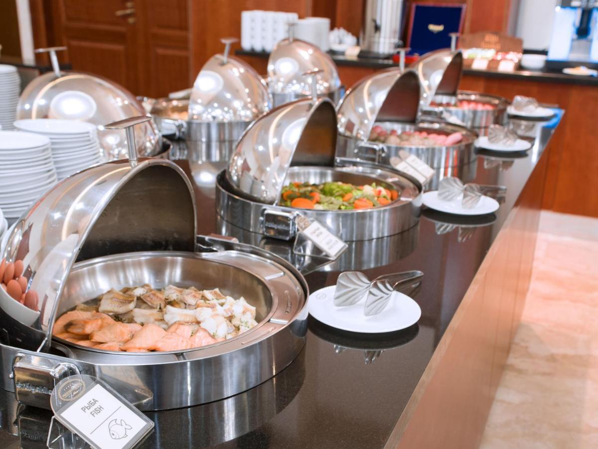 President Hotel Minsk Exterior photo A selection of chafing dishes