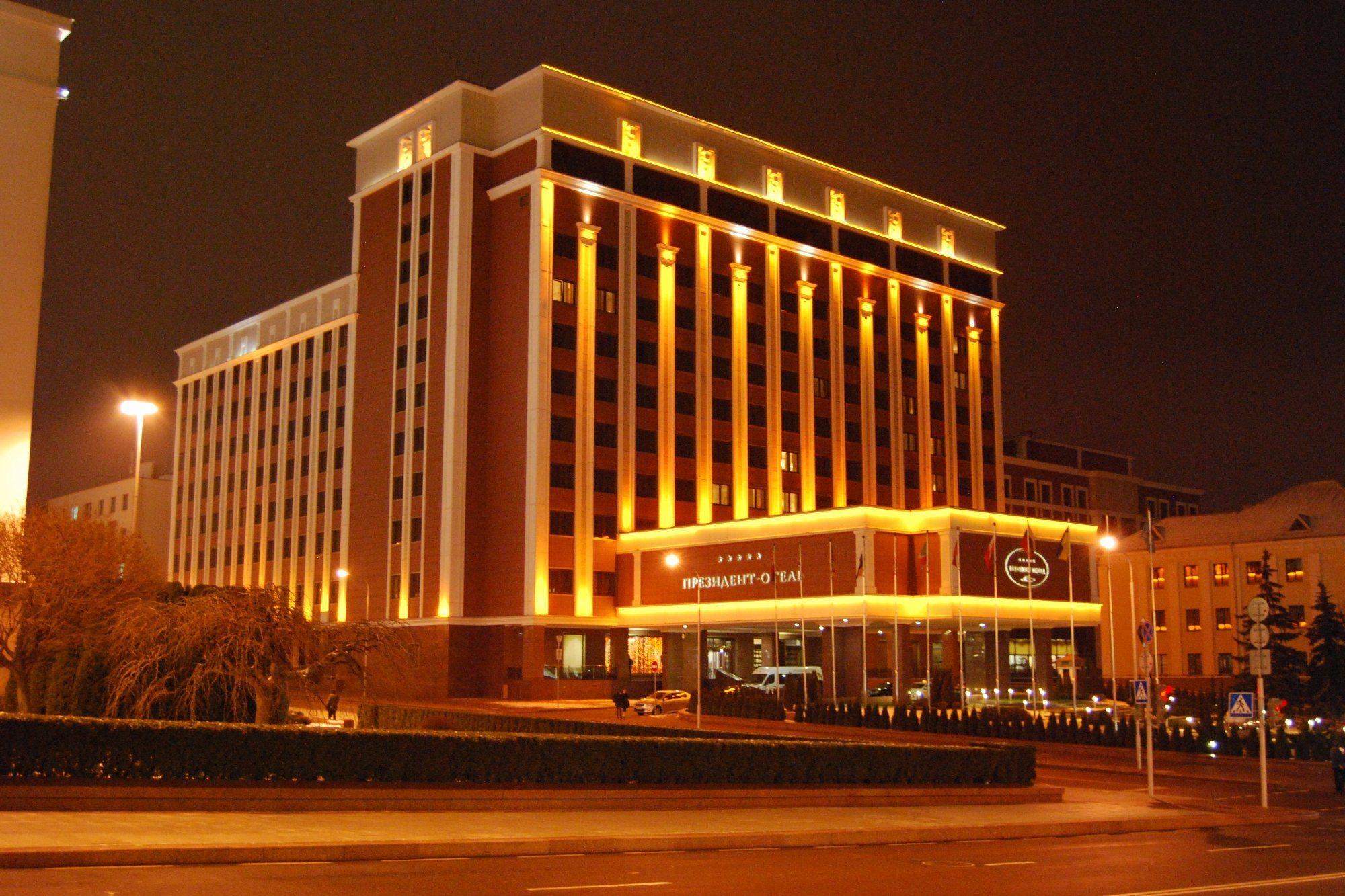 President Hotel Minsk Exterior photo The hotel at night